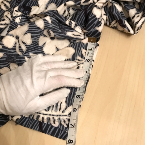 Island Skirt. Side Slits. Blue & White Hawaiian Design. Like s size 6. GUC - Picture 13 of 13